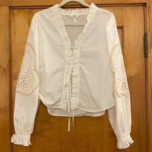 Beautiful crisp Objet blouse with ties